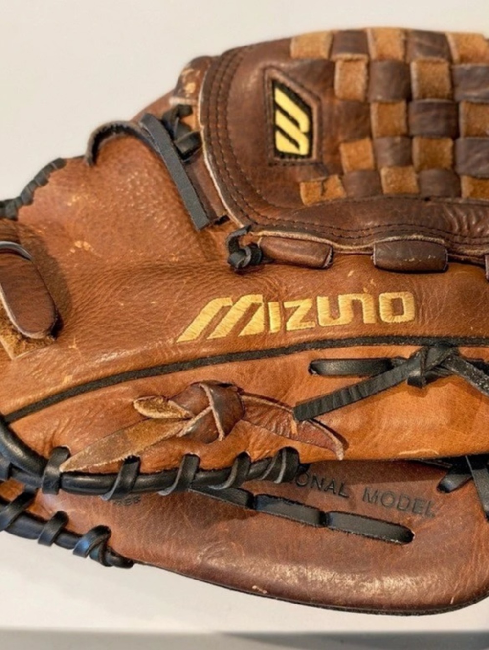 Mizuno MVT 1150 Professional Model Baseball Glove 11.5 Inch Baseball Glove Brown